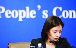 揭秘兩會冷艷美女翻譯:初中時就是位風(fēng)云人物-中國煤炭(煤礦)新聞網(wǎng)